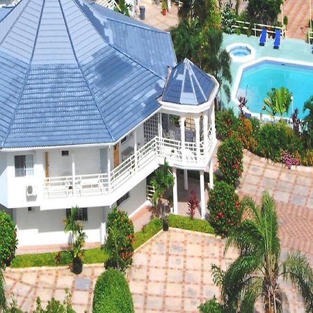 Holiday Haven Resort And Banquet Hall Runaway Bay Exterior foto
