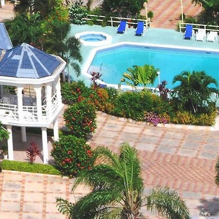 Holiday Haven Resort And Banquet Hall Runaway Bay Exterior foto