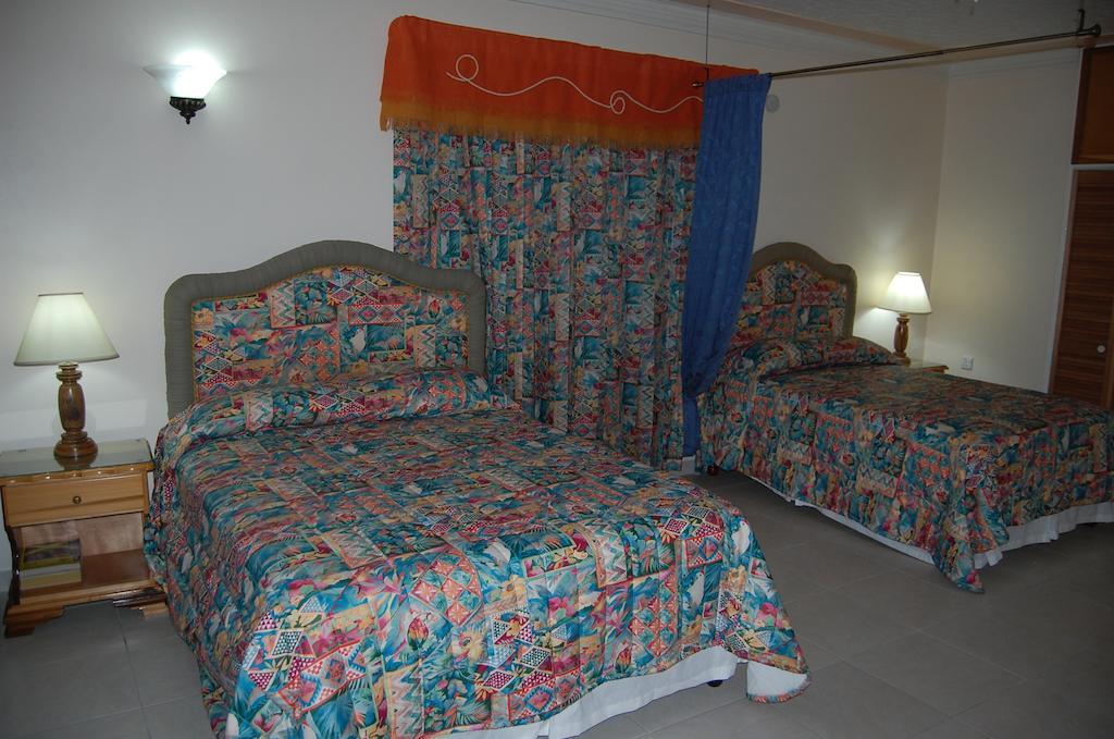 Holiday Haven Resort And Banquet Hall Runaway Bay Exterior foto